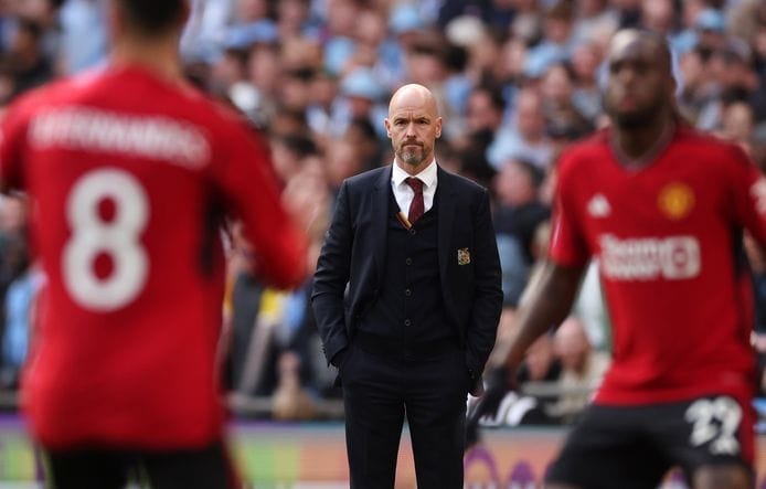 HLV Erik ten Hag đối diện tương lai u ám tại Man United.