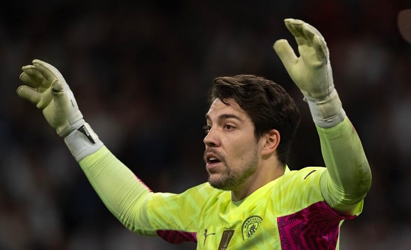 Ortega không được trao nhiều cơ hội ra sân tại Man City.