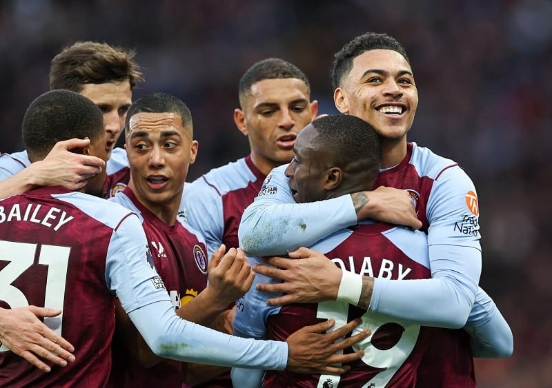 Aston Villa vẫn đang chiến đấu cho vé dự Champions League.