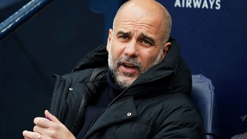 Pep Guardiola và học trò đang dẫn đầu Ngoại hạng Anh