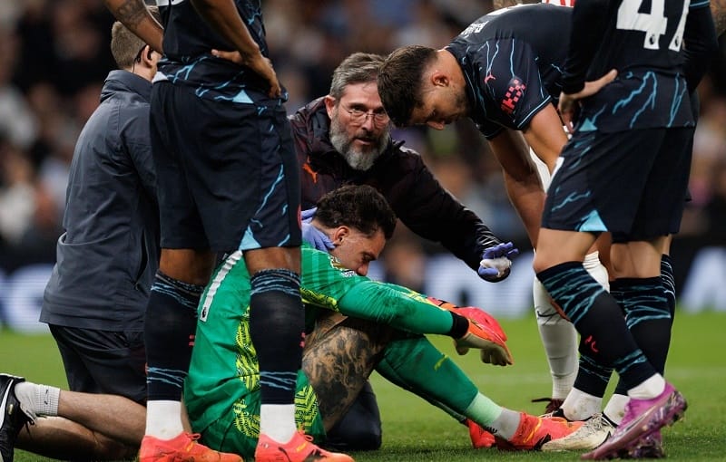 Man City trả giá cực đắt cho ngôi đầu Ngoại hạng Anh