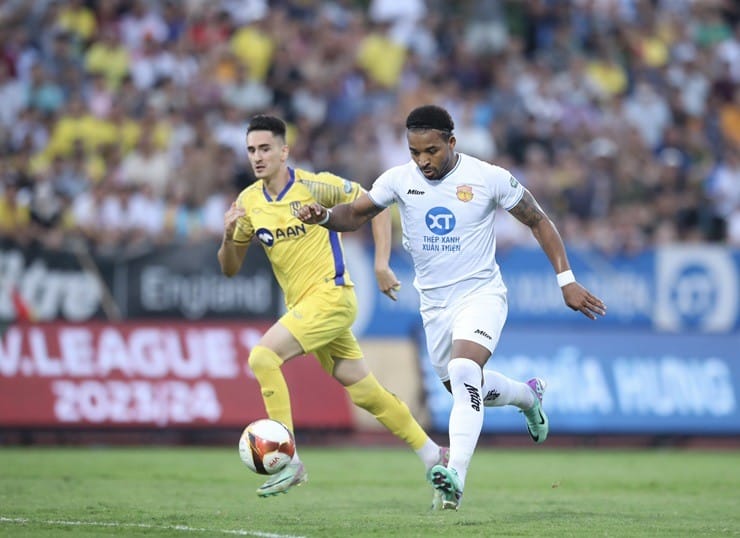 Rafaelson phung phí hàng loạt cơ hội (Ảnh: 24h).