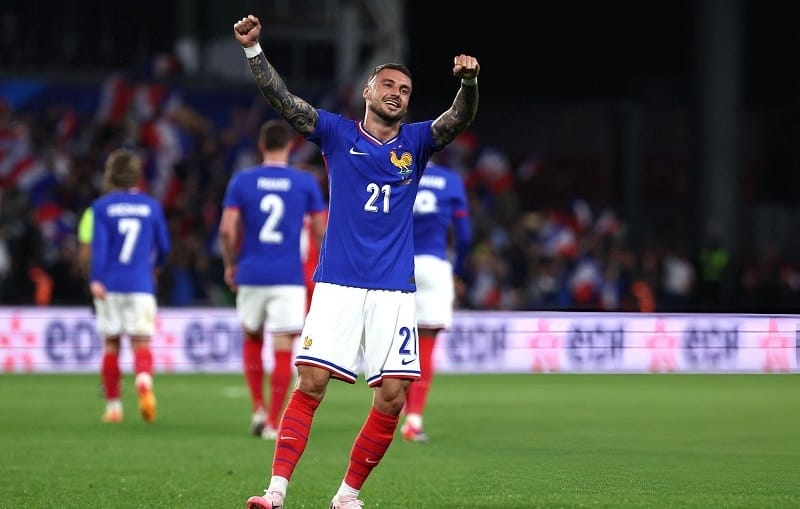 Jonathan Clauss tạo ra một siêu phẩm vào lưới Luxembourg.