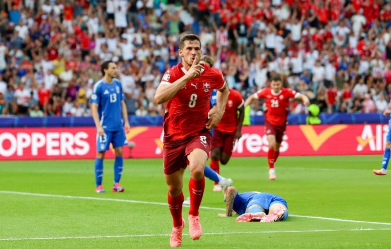 Remo Freuler mở tỉ số cho Thụy Sĩ.