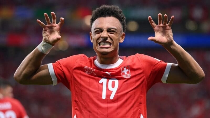 Dan Ndoye ăn mừng bàn thắng vào lưới ĐT Đức tại Euro 2024