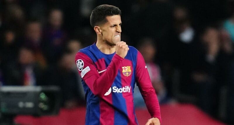 Barca chốt việc giữ lại Cancelo (Ảnh: Getty).