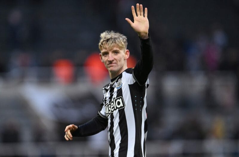 Liverpool không thể thuyết phục Newcastle bán Anthony Gordon.