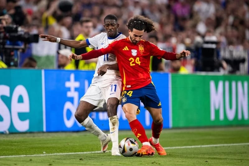 Marc Cucurella lên tiếng về việc bị la ó trong trận đấu với Pháp