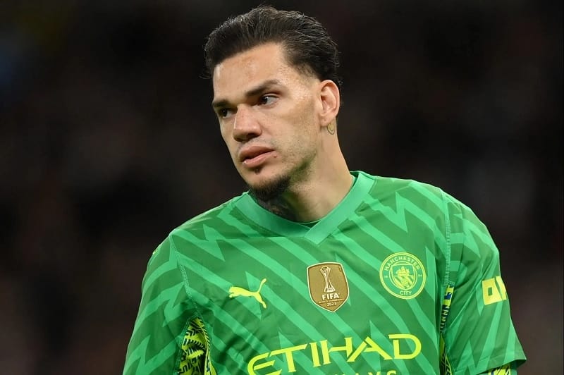 Man City ra giá chào bán Ederson