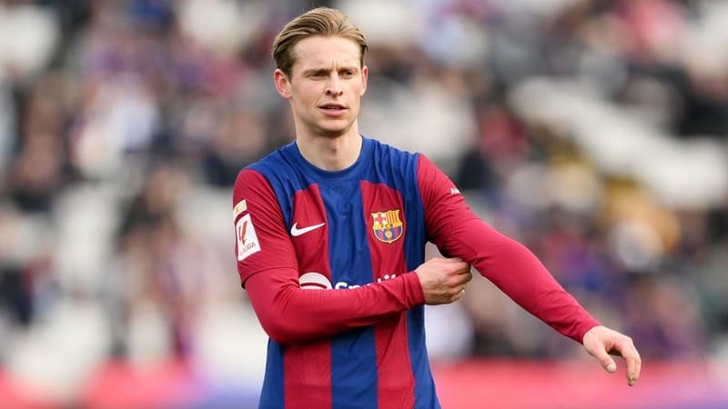 Man Utd tái quan tâm, Barca sẵn sàng bán De Jong