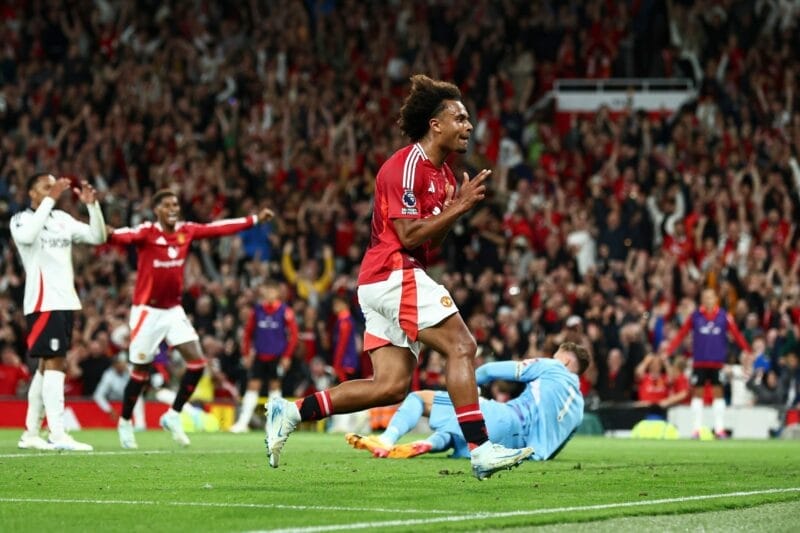 Tân binh Zirkzee tỏa sáng trong ngày mở màn