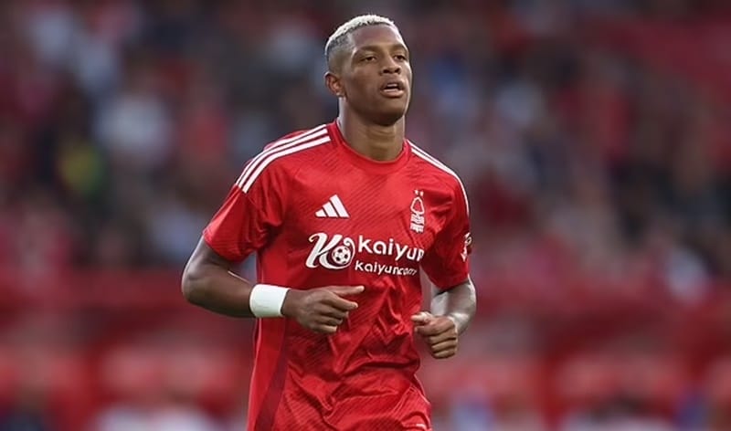 Man Utd quan tâm Danilo.