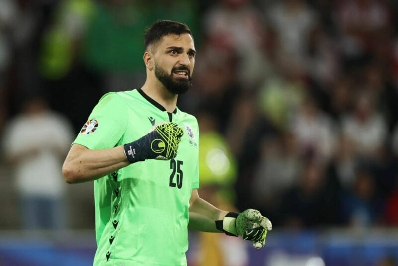 Giorgi Mamardashvili được Liverpool lựa chọn.