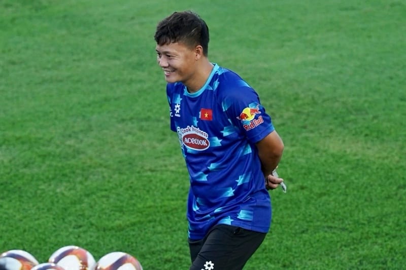 Thành Lương làm trợ lý của HLV Kim Sang-sik. (Ảnh: Bongda24h)