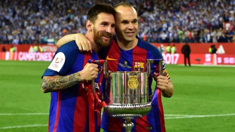 Messi chia sẻ cảm động trong ngày Iniesta giải nghệ