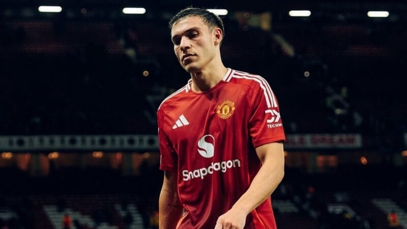 Manuel Ugarte bị chê không đáng một phần tư giá trị