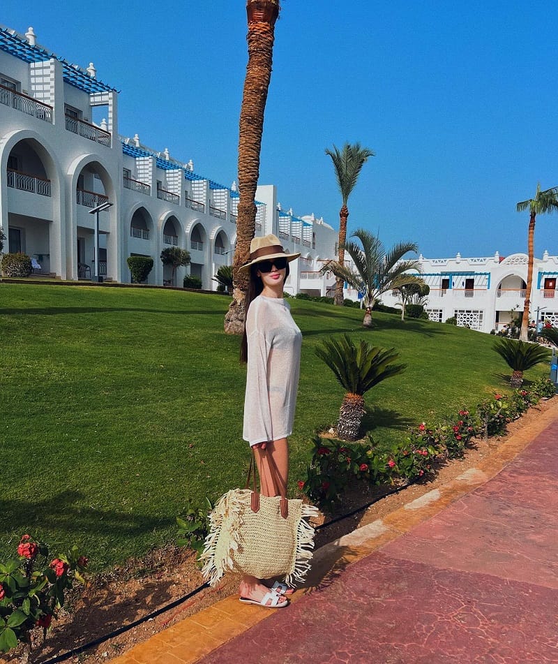 Sabina Altynbekova diện nội y