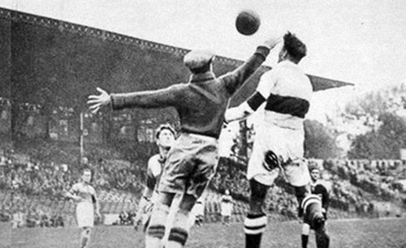 1932/33 là mùa giải đầu tiên của Ligue 1