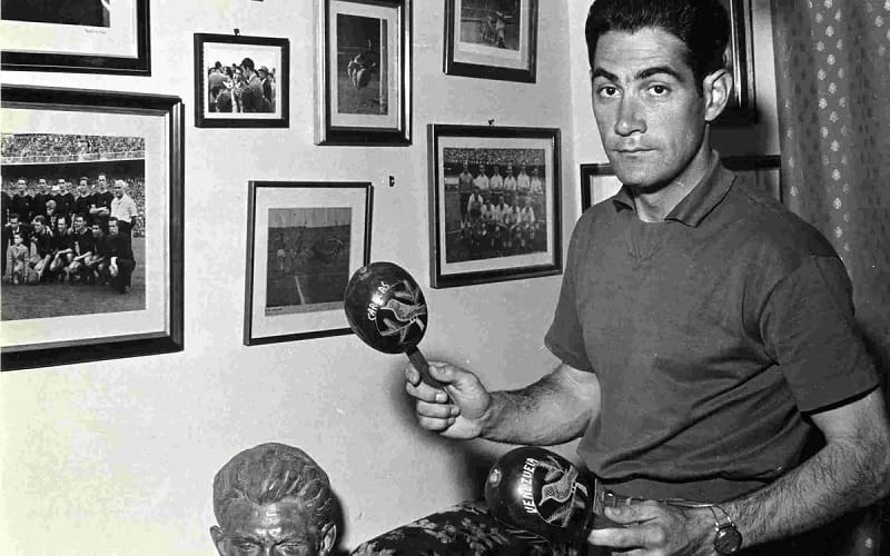 Cố thủ môn Antoni Ramallets 
