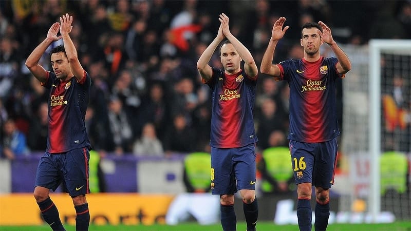 Xavi, Iniesta và Busquets tạo nên bộ 3 tiền vệ trứ danh của Barca
