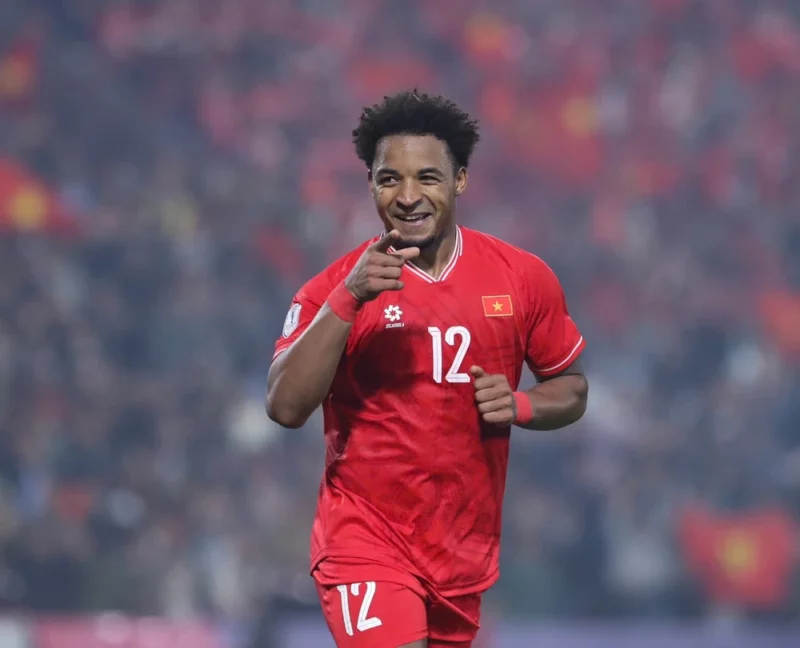 Tiền đạo Nguyễn Xuân Son tỏa sáng trong màu áo ĐT Việt Nam.