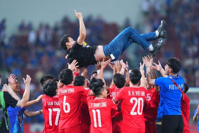 HLV Kim Sang-sik: 'Đây là chiến thắng lịch sử của Việt Nam!'