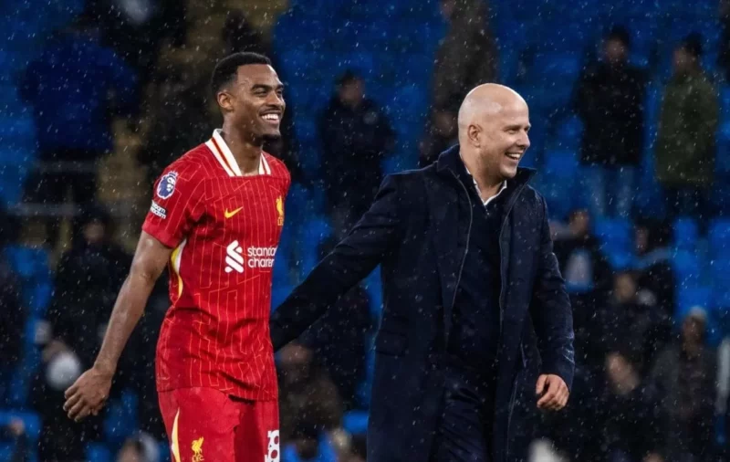 Thắng Man City, Arne Slot đạt thành tích sánh ngang Jurgen Klopp