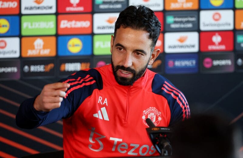 HLV Amorim tiết lộ Man Utd gặp khó khăn về tài chính.