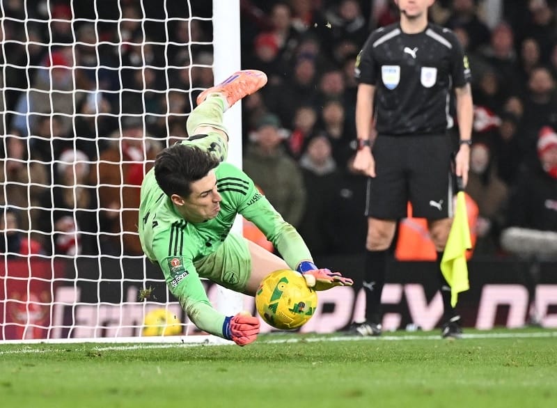 Kepa cản phá thành công quả luân lưu quyết định trước Palace