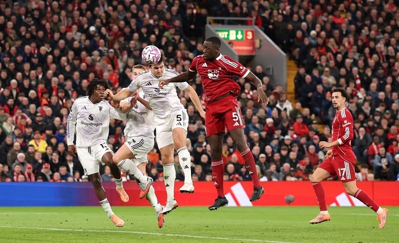 'Tôi khá chắc Liverpool sẽ kết thúc trên Man United'