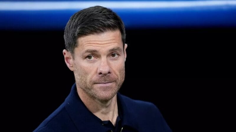HLV Xabi Alonso đang gặp khó